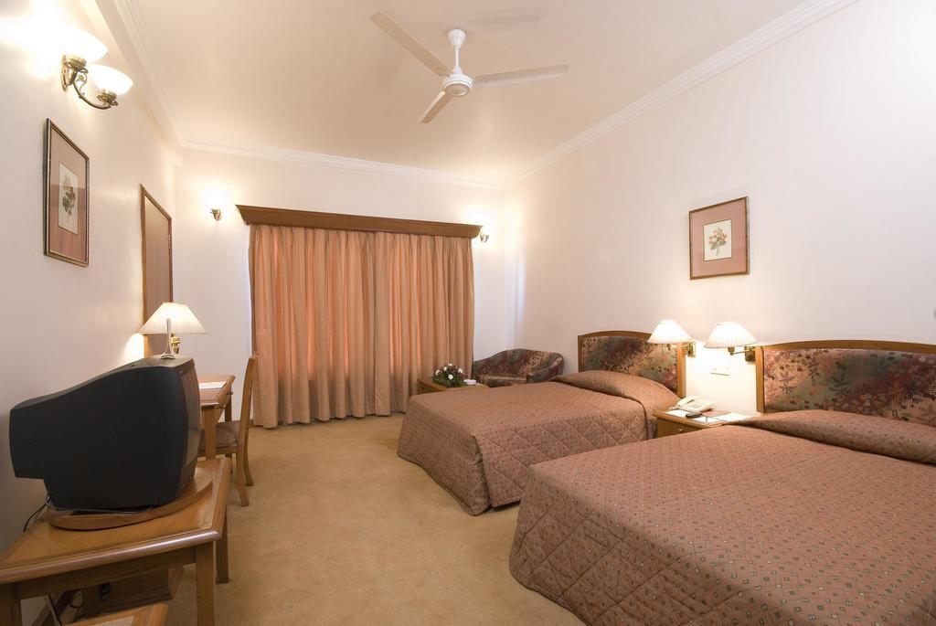 Hotel Express Residency-Джамнагар Номер фото